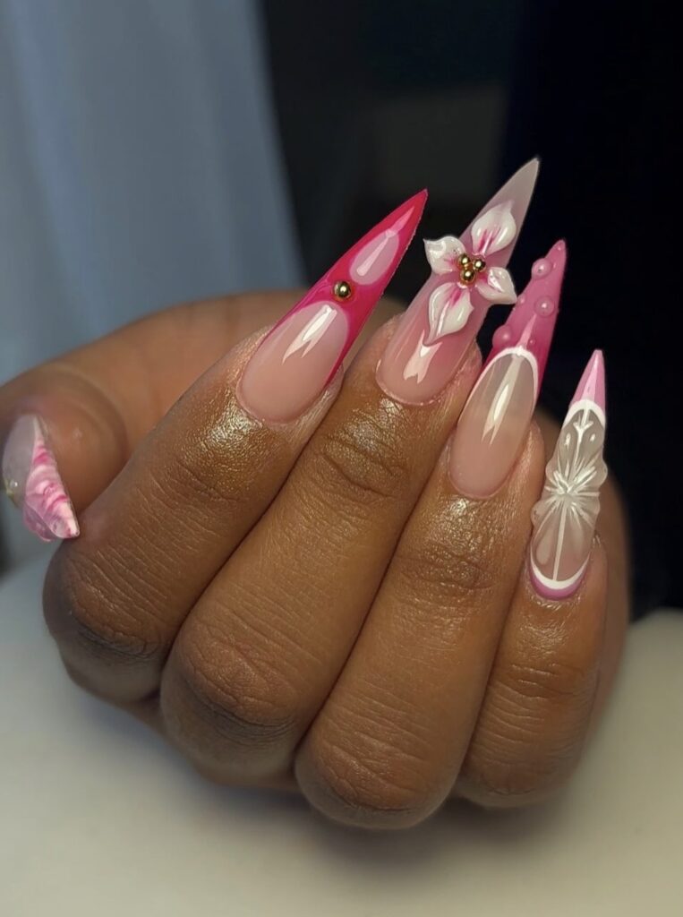 Ongles DeyahNails pose en gel longs roses et blancs